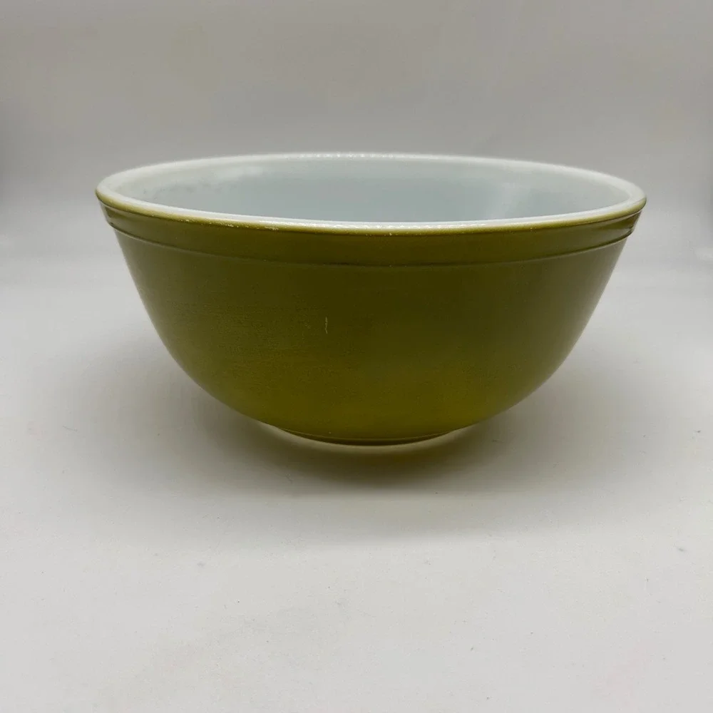 Vintage Pyrex Avocado Green Mixing Bowl 1.5 QT Solid Color Milk Glass 402 USA